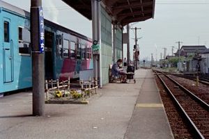 氷見線能町駅